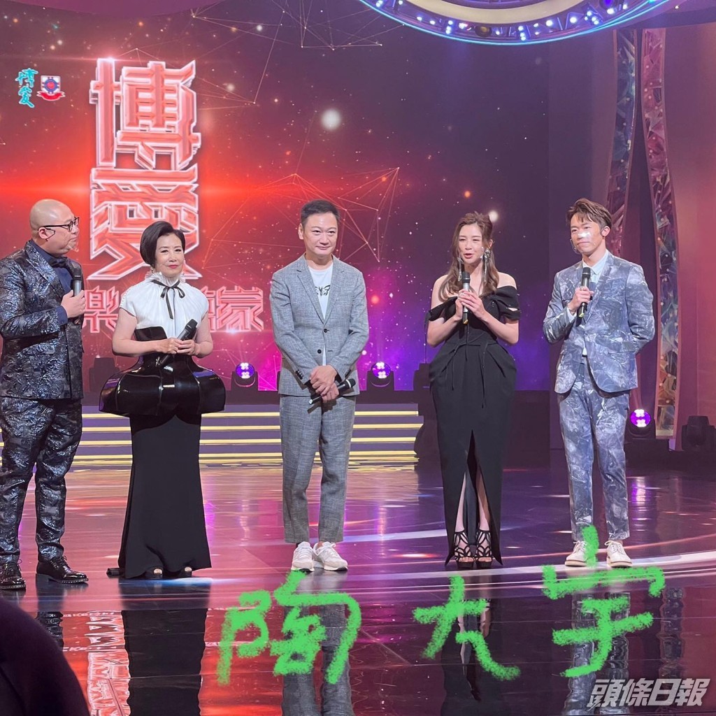 汪阿姐自創嘅「手寫Tag」一度喺網上好HIT！